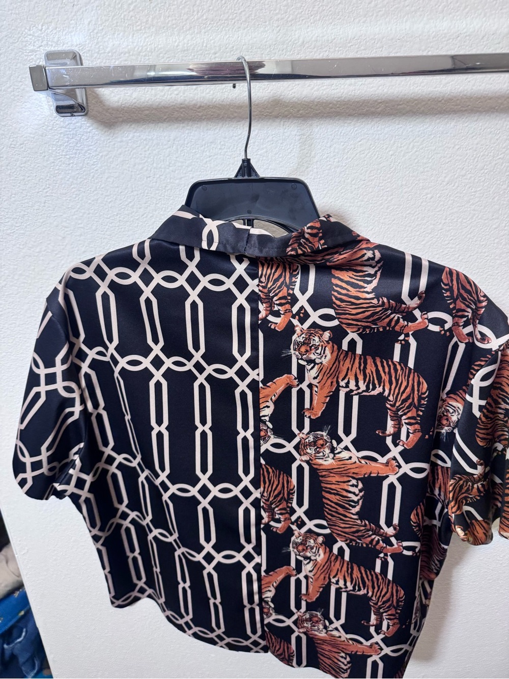 Short sleeve tiger print shirt men’s medium - Picture 3 of 3